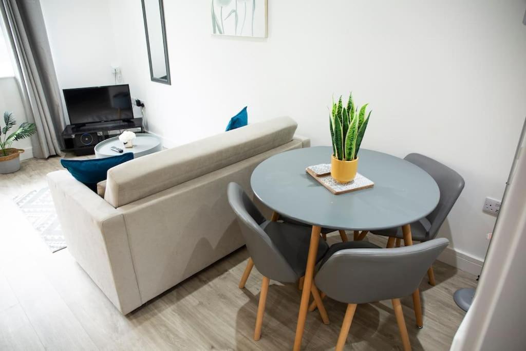 Bridge House Apartments - Free Parking Shottery المظهر الخارجي الصورة