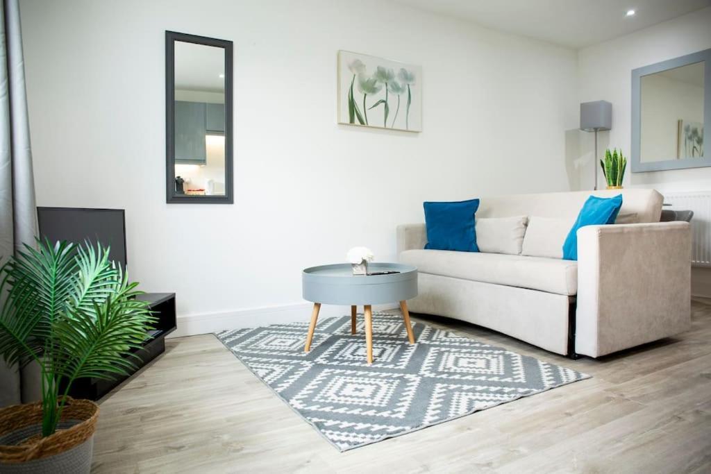 Bridge House Apartments - Free Parking Shottery المظهر الخارجي الصورة