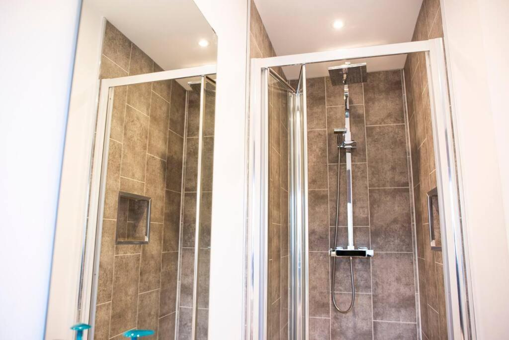 Bridge House Apartments - Free Parking Shottery المظهر الخارجي الصورة